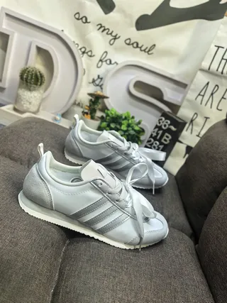 Adidas Gray Silver Low-Top Retro Runner Lifestyle Sneakers 9