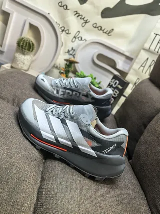 Adidas Gray White Mesh Upper Three-Stripe Side Panel Running Shoes 7