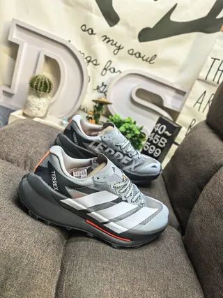 Adidas Gray White Mesh Upper Three-Stripe Side Panel Running Shoes 9