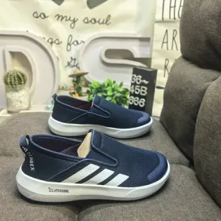 Adidas नेवी व्हाइट स्लिप-ऑन किनिट मेश अपर लाइफस्टाइल स्नीकर्स