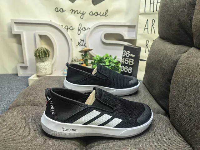 Adidas Navy White Slip-On Knit Mesh Upper Lifestyle Sneakers 21