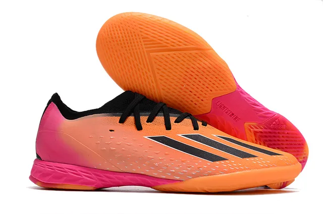 Adidas Tênis de futebol indoor com upper de malha laranja e preto de cano baixo 3