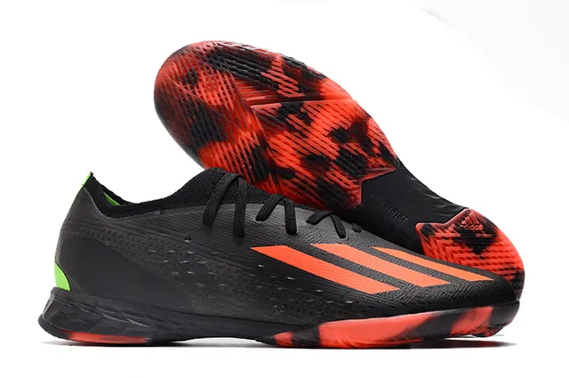 Adidas Tênis de futebol indoor com upper de malha laranja e preto de cano baixo 5