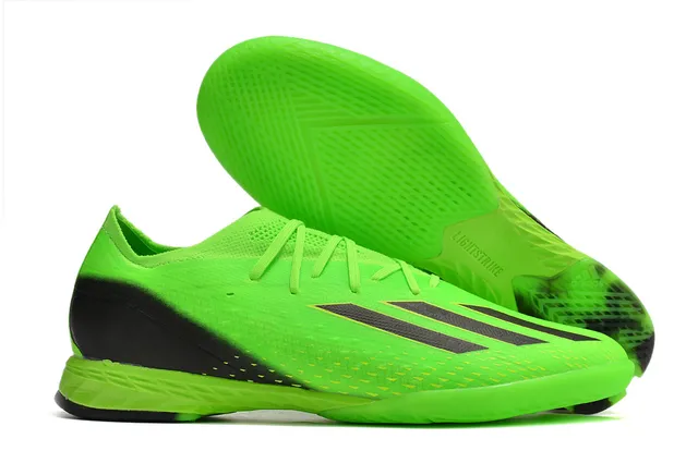 Adidas Tênis de futebol indoor com upper de malha laranja e preto de cano baixo 9