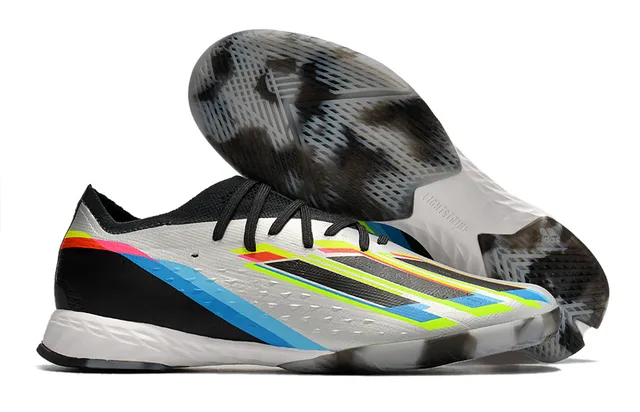 Adidas Tênis de futebol indoor com upper de malha laranja e preto de cano baixo 11