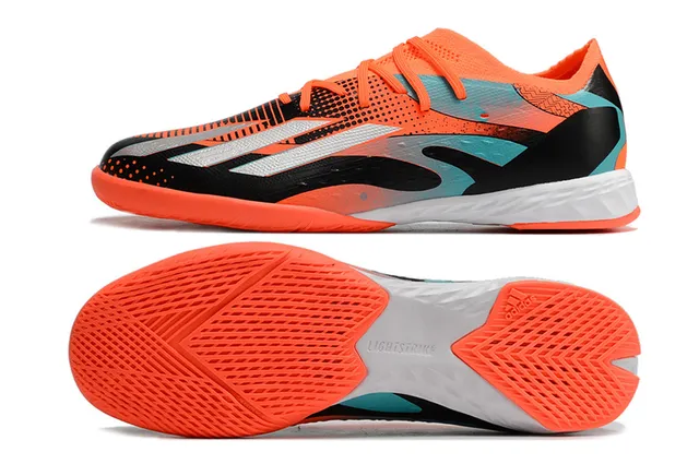 Adidas Tênis de futebol indoor com upper de malha laranja e preto de cano baixo 13