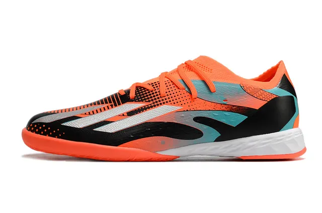 Adidas Tênis de futebol indoor com upper de malha laranja e preto de cano baixo 16