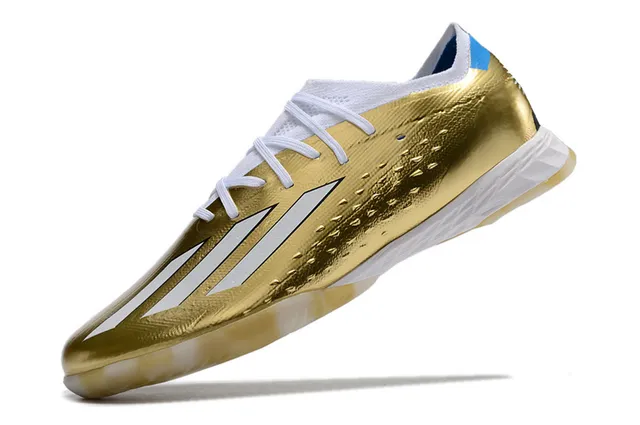 Adidas Tênis de futebol indoor com upper de malha laranja e preto de cano baixo 21