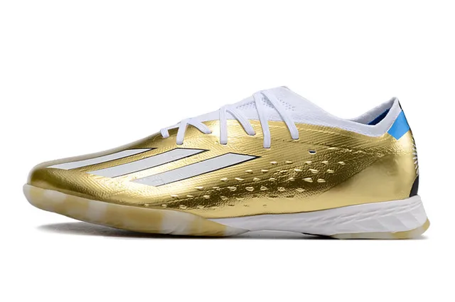 Adidas Tênis de futebol indoor com upper de malha laranja e preto de cano baixo 22