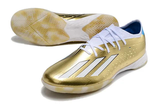Adidas Tênis de futebol indoor com upper de malha laranja e preto de cano baixo 23