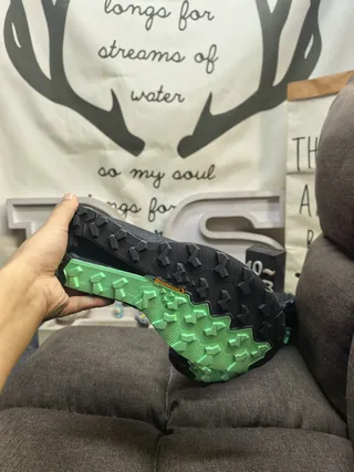 Adidas Chaussures de course à col de style gaiter avec silhouette rose et noir 4