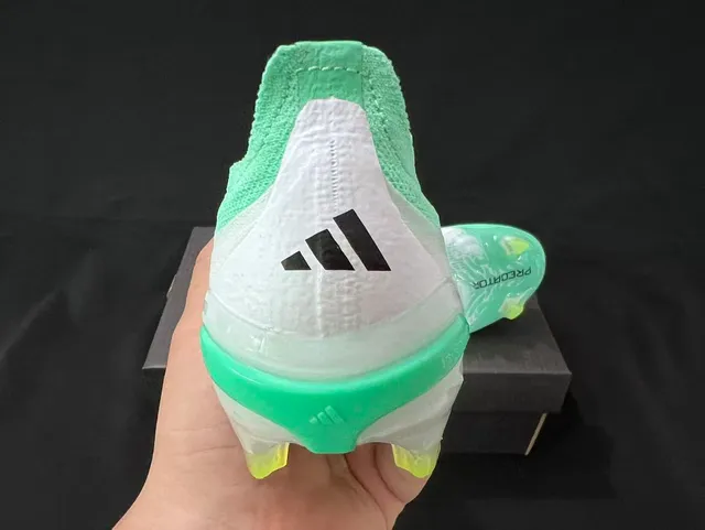 Adidas Predator সবুজ সাদা সক-ফিট নিট আপার মোল্ডেড স্টাড ফার্ম-গ্রাউন্ড ফুটবল জুতো 10