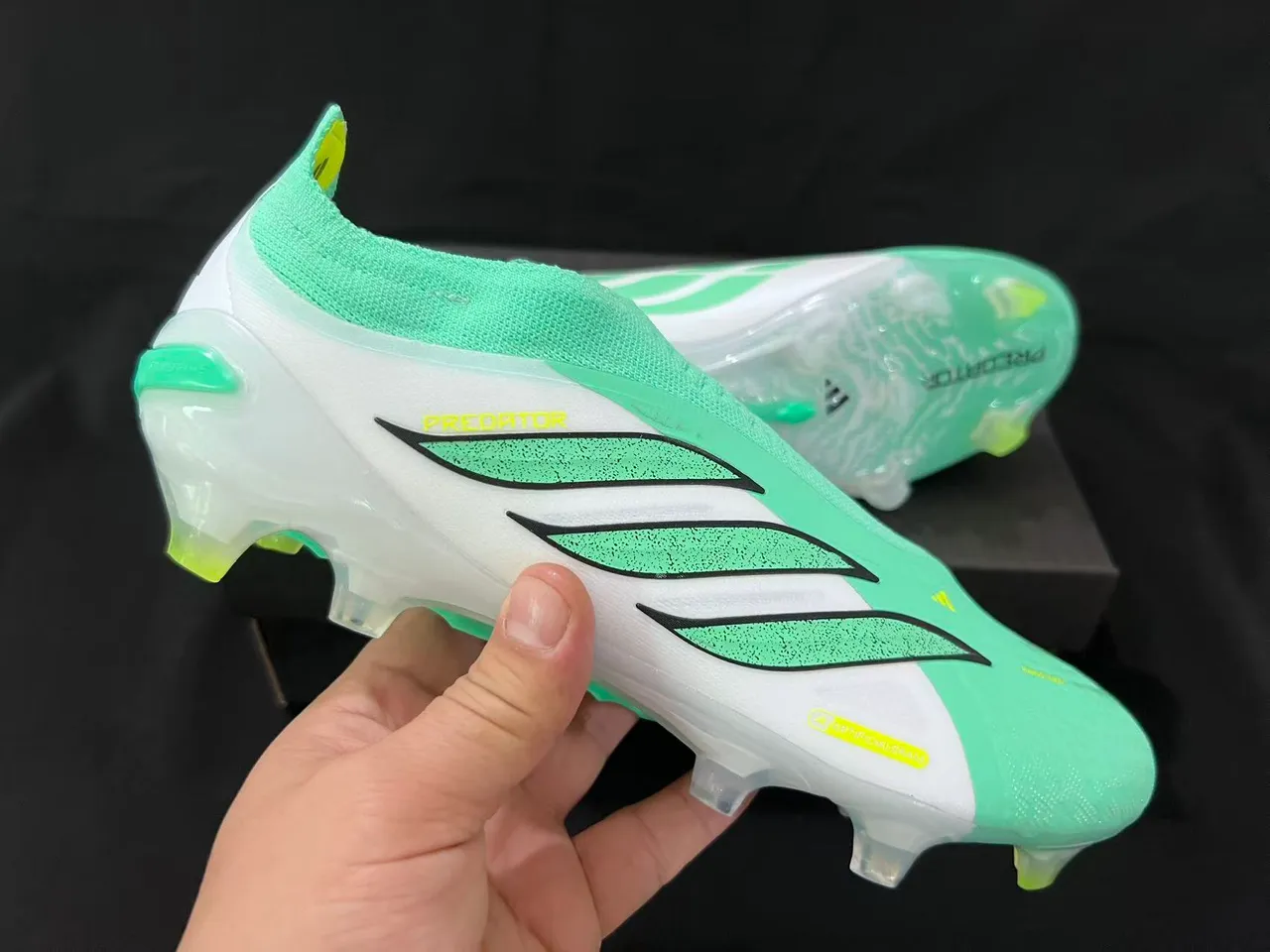 Adidas Predator সবুজ সাদা সক-ফিট নিট আপার মোল্ডেড স্টাড ফার্ম-গ্রাউন্ড ফুটবল জুতো 13