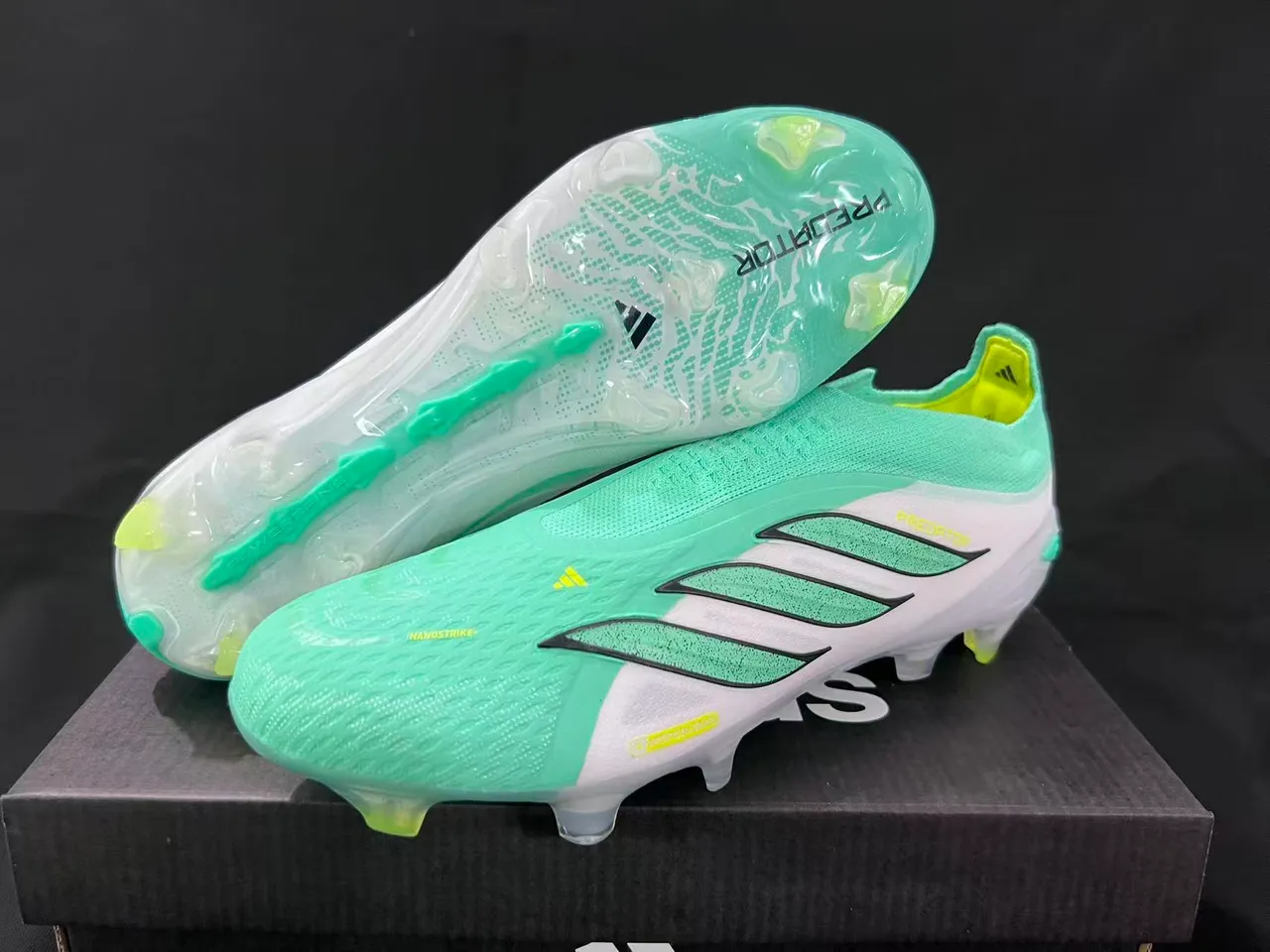 Adidas Predator সবুজ সাদা সক-ফিট নিট আপার মোল্ডেড স্টাড ফার্ম-গ্রাউন্ড ফুটবল জুতো 15