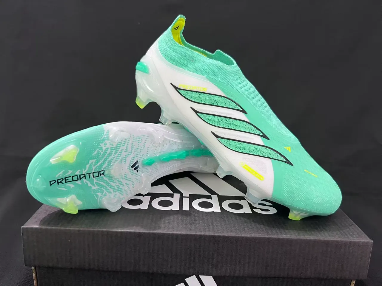 Adidas Predator সবুজ সাদা সক-ফিট নিট আপার মোল্ডেড স্টাড ফার্ম-গ্রাউন্ড ফুটবল জুতো 17