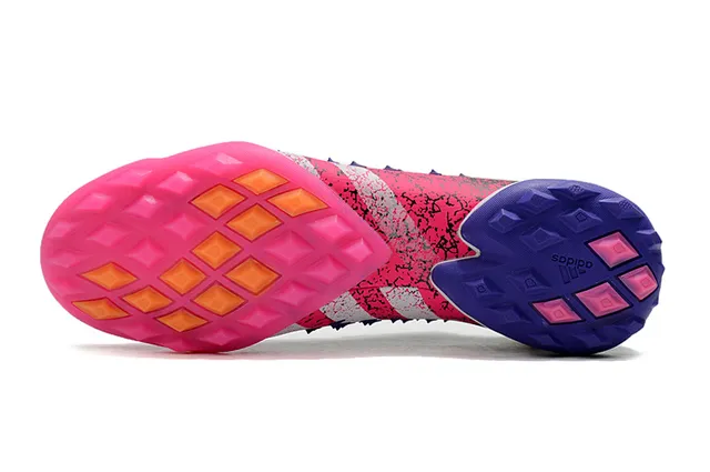 Adidas Predator Zapatillas de fútbol Turf con empeine texturizado y moteado, tachuelas triangulares en la puntera 6