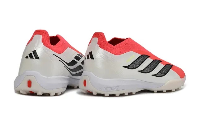 Adidas Predator Chaussures de football Turf Rouge Blanc Sans Lacets Ajustement Chaussette Haut Texturé Argent Trois Rayures Superposition 15
