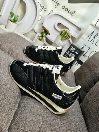 Adidas Retro Running Sneaker Black Cream Gum Lifestyle Sneakers 7