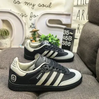 Adidas Samba काला और ऑफ-व्हाइट लाइफस्टाइल स्नीकर