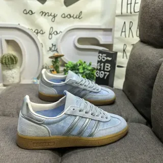 Adidas Samba OG हल्का नीला और चांदी लाइफस्टाइल स्नीकर