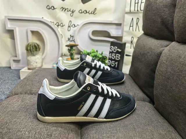 Adidas Samba OG Metallic Silver Lifestyle Sneakers 21