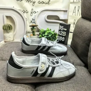 Adidas Samba चांदी और काला लाइफस्टाइल स्नीकर