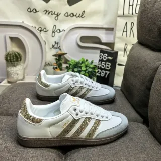 Adidas Samba सफेद और सोने का ग्लिटर जीवनशैली स्नीकर