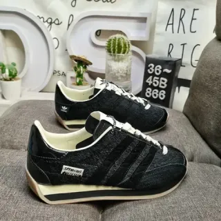 Adidas Spezial SPZL-002 काली टेक्स्चर्ड अपर लाइफस्टाइल स्नीकर