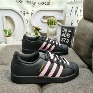 Adidas Superstar काले और गुलाबी लाइफस्टाइल स्नीकर