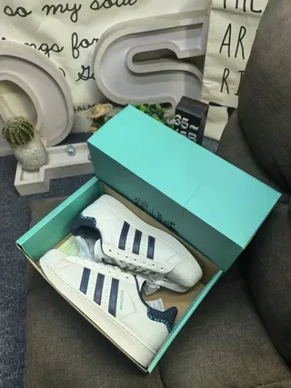 Adidas Superstar Off-White e Navy tênis lifestyle 3