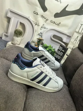 Adidas Superstar Off-White e Navy tênis lifestyle 9