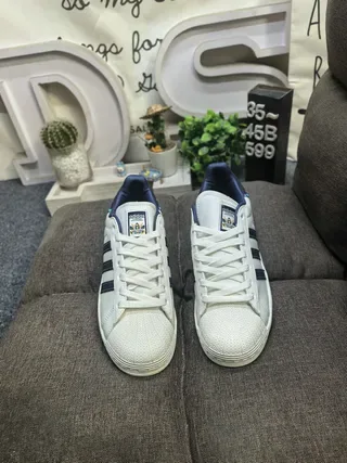 Adidas Superstar Off-White e Navy tênis lifestyle 10