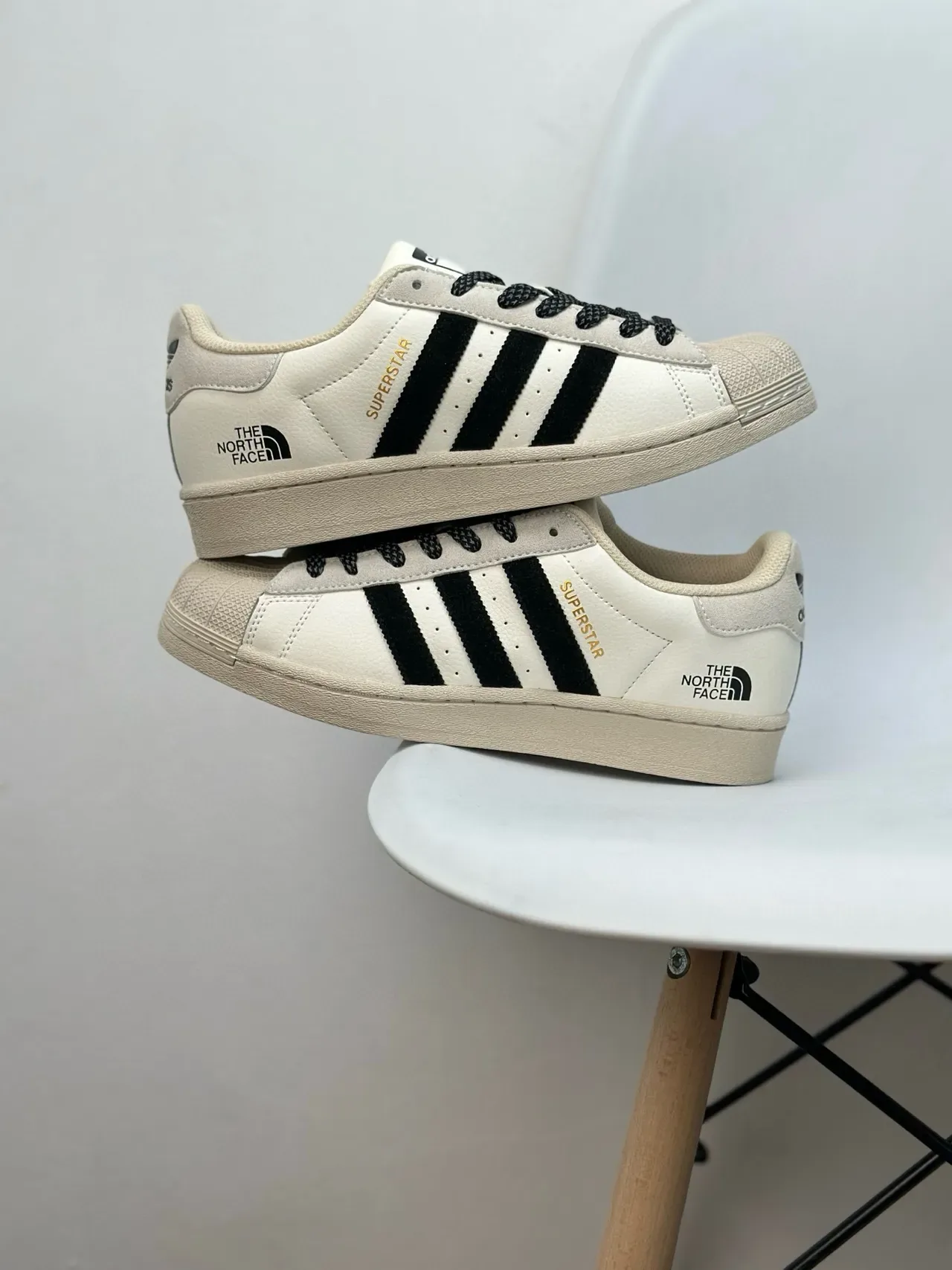 Adidas Superstar Off-White Shell-Toe जीवनशैली स्नीकर 3