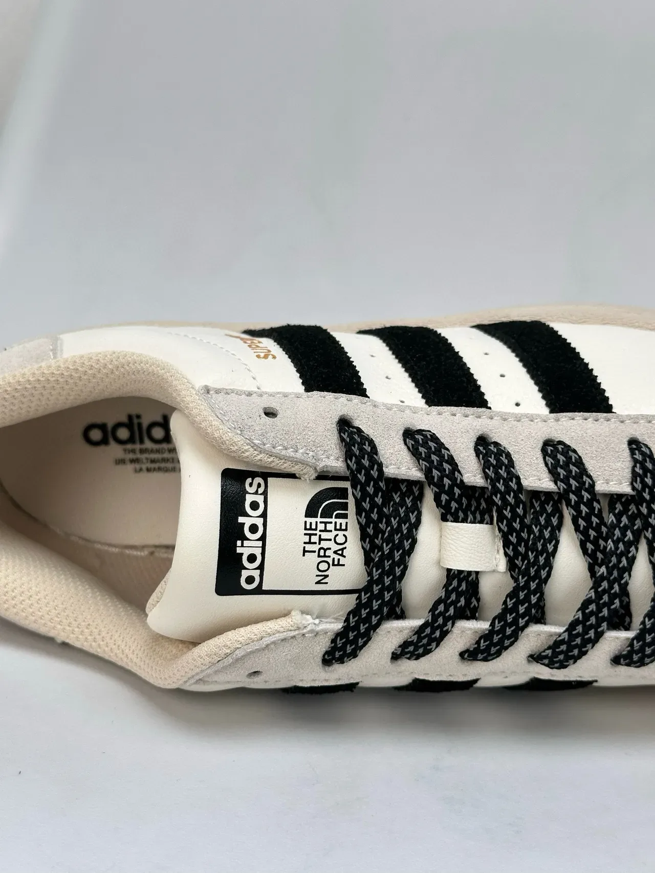 Adidas Superstar Off-White Shell-Toe जीवनशैली स्नीकर 11