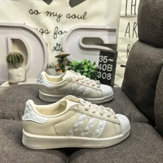 Adidas Superstar सिलवटदार धारी Off-White लाइफस्टाइल स्नीकर
