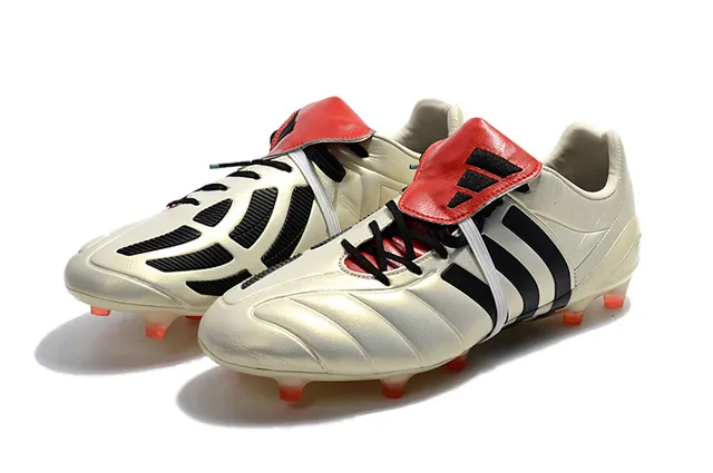 Adidas Chaussures de football blanc noir à coupe basse en cuir upper trois rayures sur le côté marquage sur le côté pour terrain ferme 8