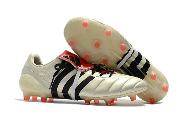 Adidas Chaussures de football blanc noir à coupe basse en cuir upper trois rayures sur le côté marquage sur le côté pour terrain ferme 9