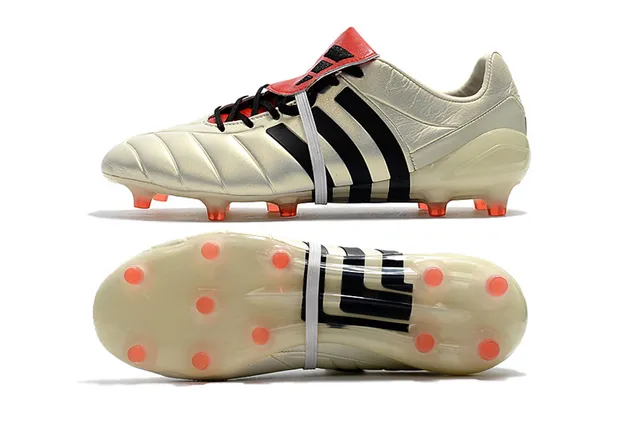 Adidas Chaussures de football blanc noir à coupe basse en cuir upper trois rayures sur le côté marquage sur le côté pour terrain ferme 10