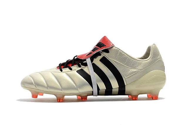Adidas Chaussures de football blanc noir à coupe basse en cuir upper trois rayures sur le côté marquage sur le côté pour terrain ferme 11