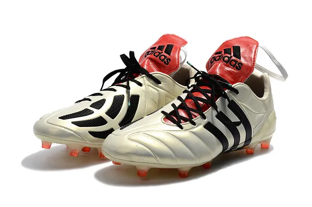 Adidas Chaussures de football blanc noir à coupe basse en cuir upper trois rayures sur le côté marquage sur le côté pour terrain ferme 12