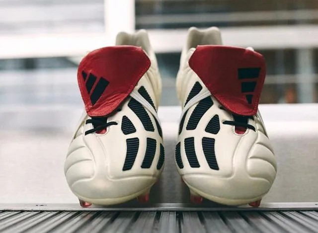 Adidas Chaussures de football blanc noir à coupe basse en cuir upper trois rayures sur le côté marquage sur le côté pour terrain ferme 17