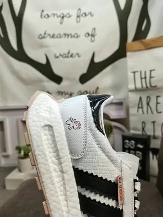 Adidas White Black Retro Runner Silhouette Textured Upper Lifestyle Sneakers 3