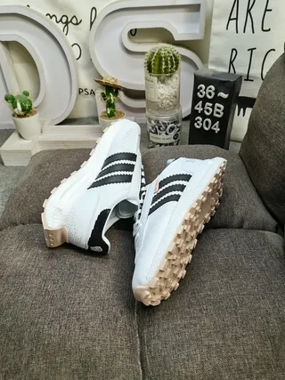 Adidas White Black Retro Runner Silhouette Textured Upper Lifestyle Sneakers 6