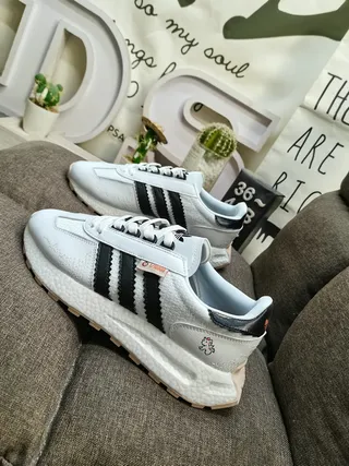 Adidas White Black Retro Runner Silhouette Textured Upper Lifestyle Sneakers 7