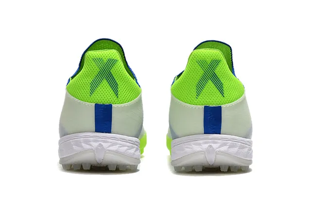 Adidas Tênis de Futebol Branco e Azul Low-Profile com Superior Sintético e Gráfica de Tira Diagonal para Gramado Artificial 4