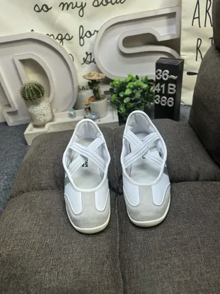 Adidas White Gray Laceless Elastic Strap Three-Stripe Side Panel Lifestyle Sneakers 10