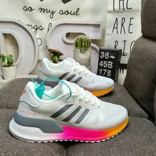 Adidas सफेद बहुरंगीन जाली ऊपरी तीन पट्टी साइड पैनल जीवनशैली स्नीकर