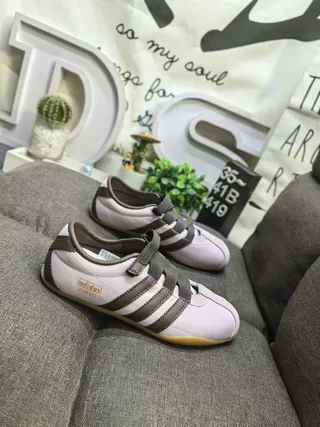 Adidas White Red Laceless Strap Closure Three Stripes Lifestyle Sneakers 9