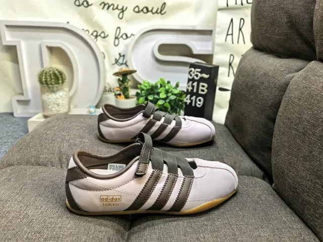 Adidas White Red Laceless Strap Closure Three Stripes Lifestyle Sneakers 11