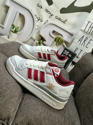Adidas White Red Low-Top Perforated Toe Lifestyle Sneakers 7